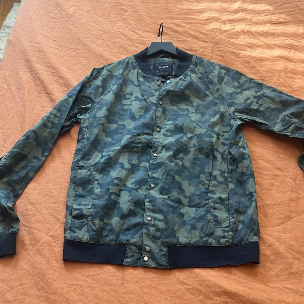 Pull and Bear camo light jacket